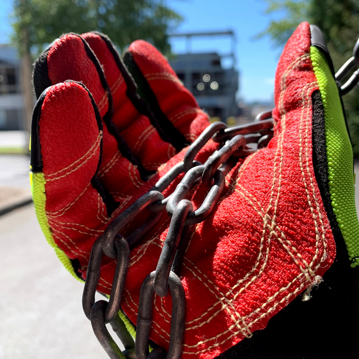 Extrication gloves for rope handling and rescue work. 