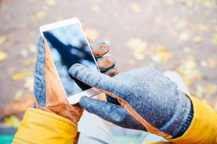 How Touchscreen-Capable Work Gloves Function